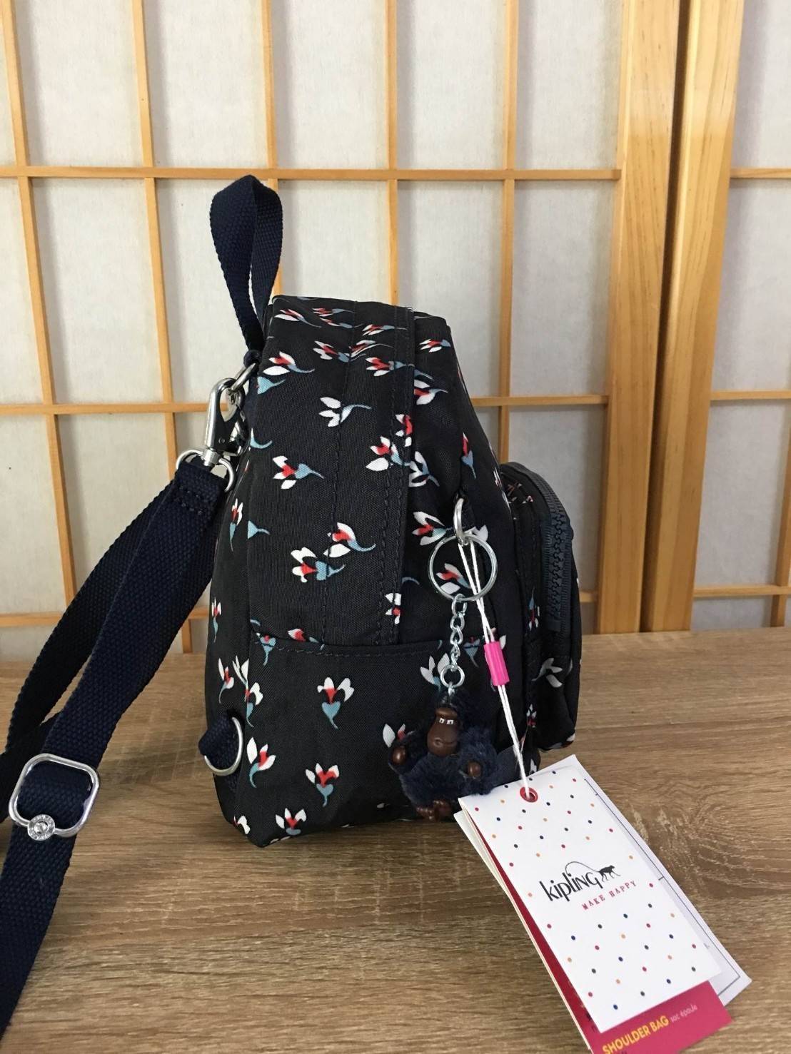 Kipling Mini K12673 กระเป๋าขนาดมินิ ใช้งานได้ถึง 3 แบบ ปรับเป็นเป้สะพายหลัง สะพายข้าง และมีหูหิ้ว ลวดลายสวยน่ารัก มีช่องเก็บหลายช่องแยกเก็บของจุกจิก ด้านข้างมีช่องโล่งไว้ใส่ของที่ต้องหยิบใช้บ่อยครั้ง สะพายได้กับสาวทุกลุคเลยค่ะ ไม่ควรพลาดเลยค่ะรุ่นนี้รีบจอ