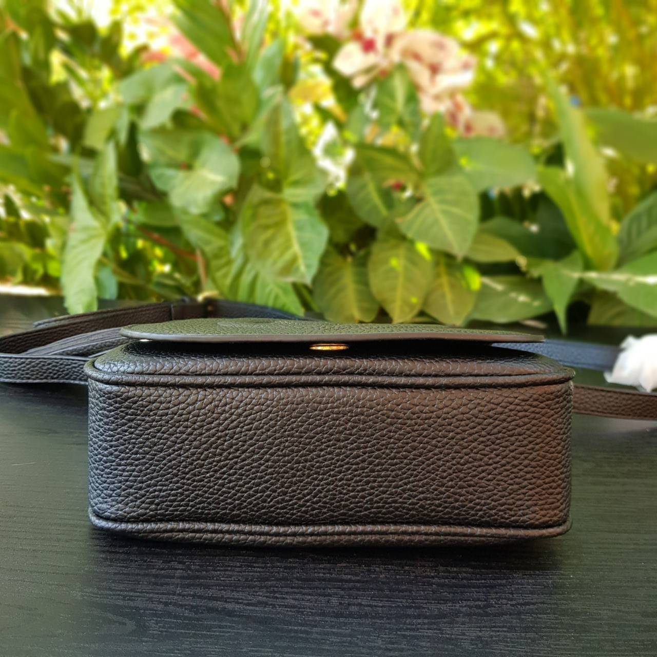 GUCCI Soho small leather disco bag กระเป๋าสะพายครอสบอดี้ทรงสวย ขนาดกำลังดี ใช้งานง่าย เข้าได้กับทุกลุค สายหนังยาวปรับระดับได้ตามการใช้งาน