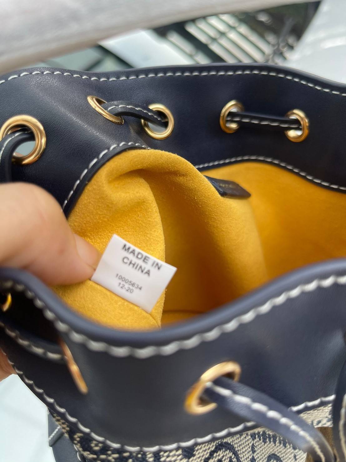 ของแท้ 💯% Mini Tory Burch T Monogram jacquard mini bucket bag เปิดตัวกระเป๋า T MONOGRAM รุ่นใหม่ล่าสุดจาก TORY BURCH ครั้งแรกกับโมโนแกรม ขนาดมินิ ที่ได้รับแรงบันดาลใจมาจากโลโก้สุดคลาสสิก