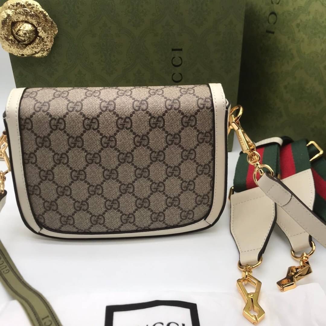 VIP GIFT 】หนังแท้ GUCCI Horsebit 1955 mini bag GG Supreme canvas ที่สุดของรุ่นที่ฮอตหนักมาก คอลเลคชั่นที่ยอดขายดีตั้งแต่วันแรกที่ลง shop ด้วยรูปทรงที่กะทัดรัด ตอบโจทย์ได้ทุกลุค ทุกไลฟ์สไตล์ ใช้งานได้ง่ายคล่องตัว เรียกได้ว่าใครไม่มีได้ยังไง สวยขนาดนี้!!