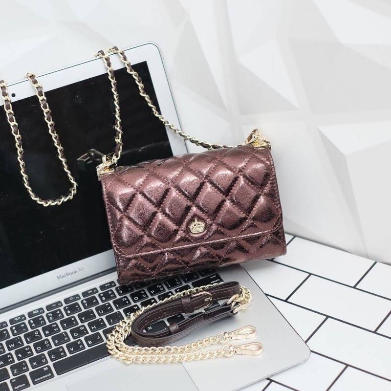 รุ่นขายดีที่สุด ** รอบใหม่ **หนังวัวแท้ สวย นิ่มมากๆค่า และ ปักลายตารางออกมาสวยมาก ** KEEP รุ่น Florence Flat bag ตัวกระเป๋าหนังแท้ นิ่ม-ตึง สุดๆ รุ่นนี้ จะมี 2 ขนาด คือ mini และ classic ไซด์