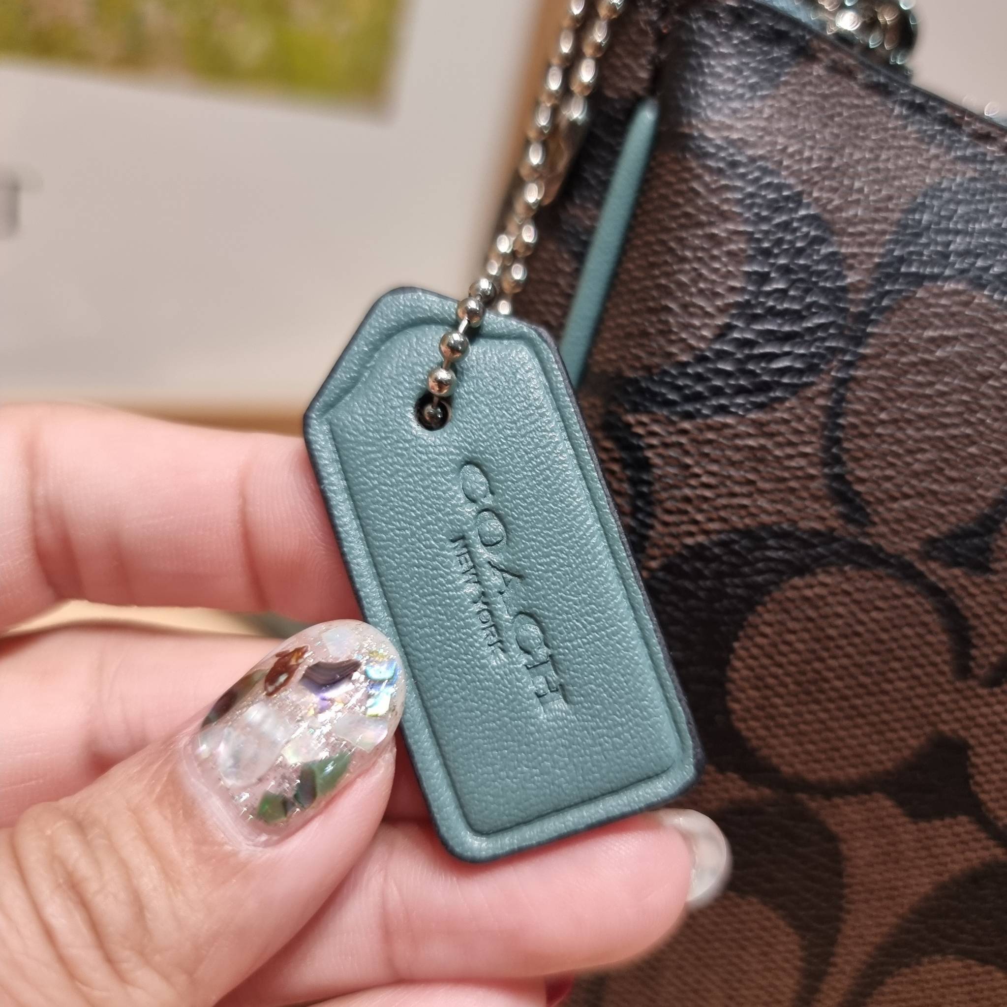 COACH TOP HANDLE POUCH F58321 พร้อมส่ง 9 สี กระเป๋าทรงพอช ยอดฮิต ยกขึ้นแท่น ด้วยดีไซน์ที่ออกมาให้ใช้งานได้ง่าย ขนาดกำลังเหมาะ