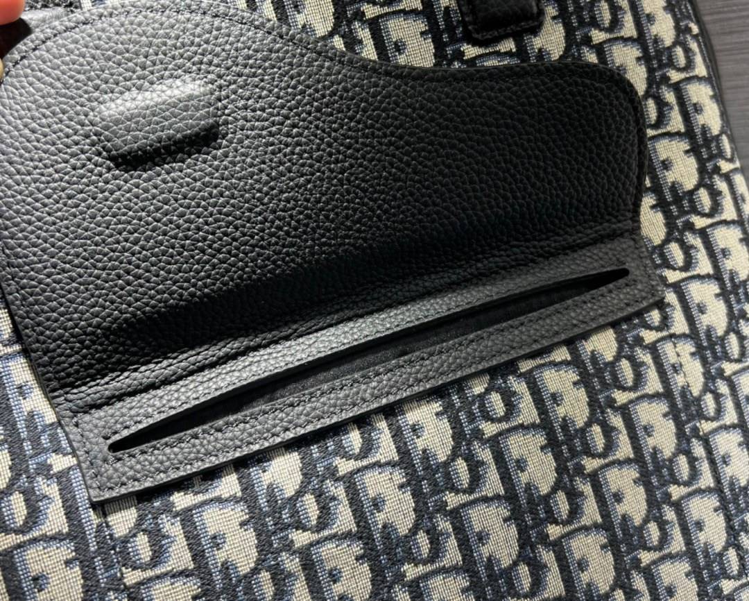 หนังแท้ SADDLE TOTE BAG WITH SHOULDER STRAP Beige and Black Dior Oblique Jacquard พร้อมส่งที่ไทย เกรดออริจินอลหนังแท้และผ้าแจ็คการ์ดอย่างดีทั้งใบ ภาพสินค้าถ่ายจากงานขายจริง ใช้งานต่างประเทศได้