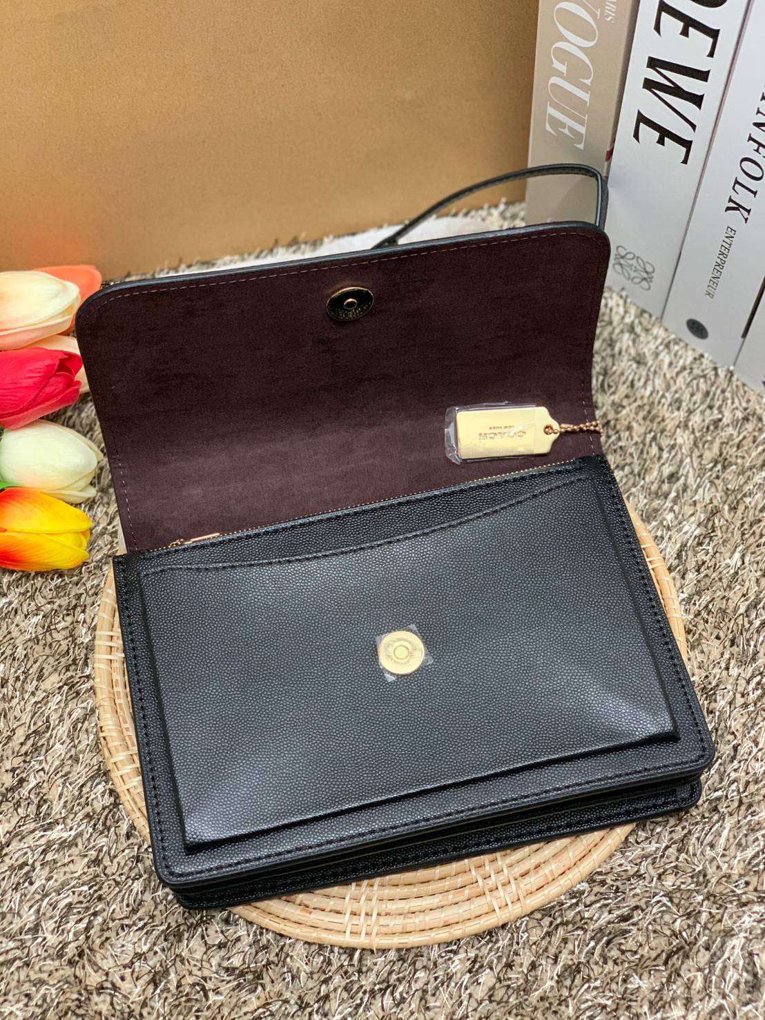 พร้อมส่งถึง8สี ห้ามพลาดค่ะ! COACH KLARE CROSSBODY BAG ((91019//91174//90400//1424//90635)) พร้อมส่งที่ไทย กระเป๋าสะพายครอสบอดี้ร์หรือสามารถทบเป็นสายคู่คล้องไหล่ได้ด้วยค่ะ หนังแท้ แต่ละสีทำลายหนังได้สวยงามแตกต่างกันออกไปนะคะ ✔️ห้อยด้วยป้ายแบรนด์แบบโ