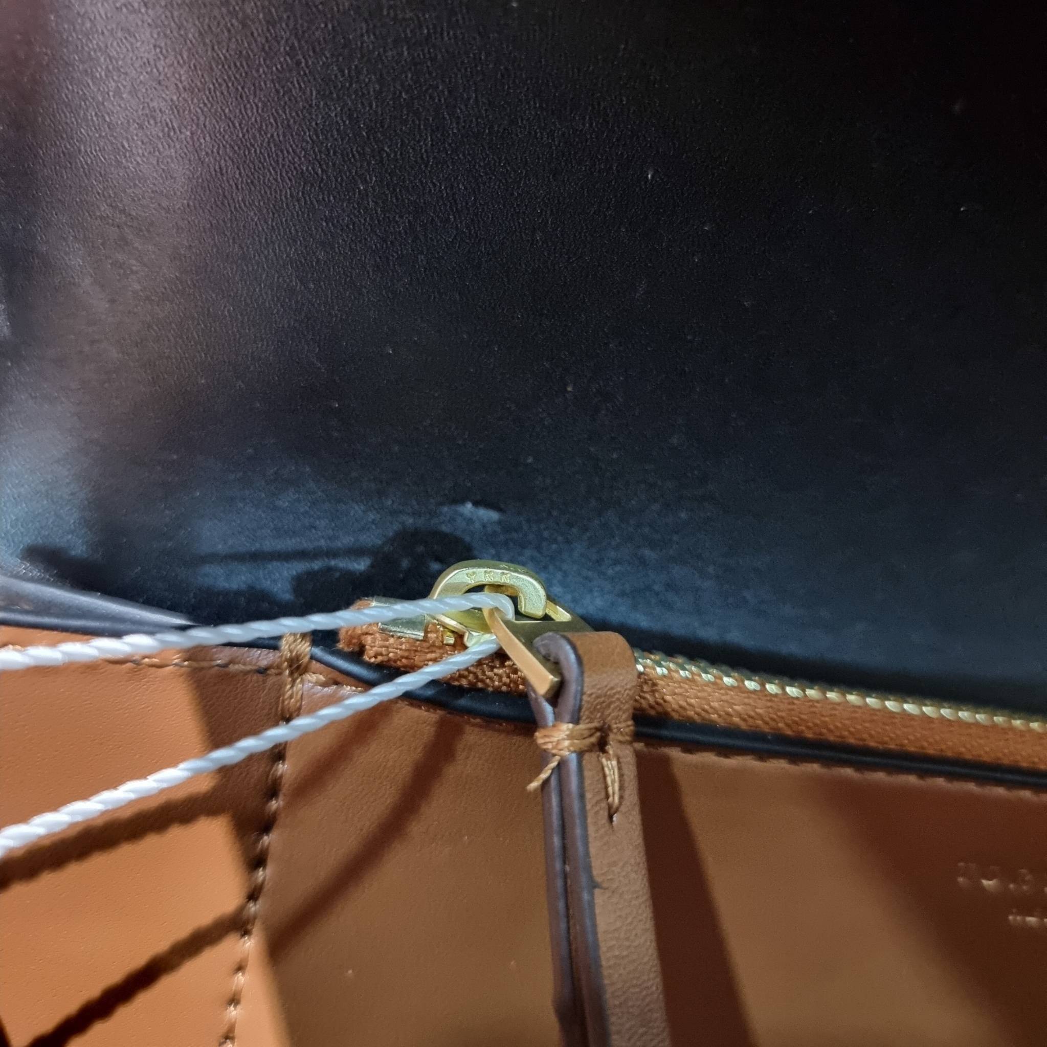 Tory Burch Bag / TORY BURCH ELEANOR CONVERTIBLE SHOULDER BAG รุ่นยอดนิยม กับไซส์ใหม่ ใหญ่จุคุ้ม! กระเป๋าสะพายข้าง ดีไซน์อยู่ทรง เรียบหรู! ผู้ดีกว่าใคร