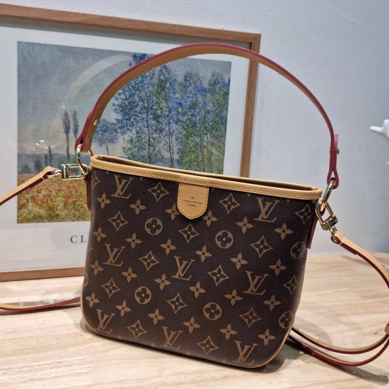 LV delightful newer bag กระเป๋าทรงโท้ทสุดปัง รุ่นขายดี ที่มาในไซส์ใหม่ สะดวกพกพามากๆ สายสะพายมีมาให้ 2 แบบ คล้องไหล่ และสายสะพายข้าง
