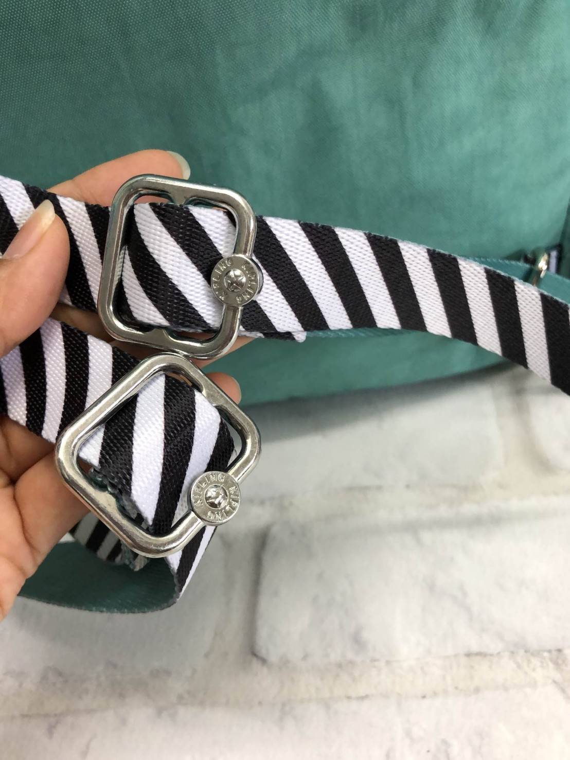 New arrival!! Kiplink Disney’s Alice In City Pack M Tea Party Colors / BP4312 kipling factory oem HK พร้อมส่ง 2018 กระเป๋าสะพายหลัง ฝาเปิดปิดแม่เหล็ก วัสดุNylonคุณภาพสูง กันนำ้ระดับนึง ด้านหน้ามีช่องซิปขนาดกลาง ใส่ของจุ ลายสวยมาก ช่วงกลางกระเป๋าแบบหูรูดช่