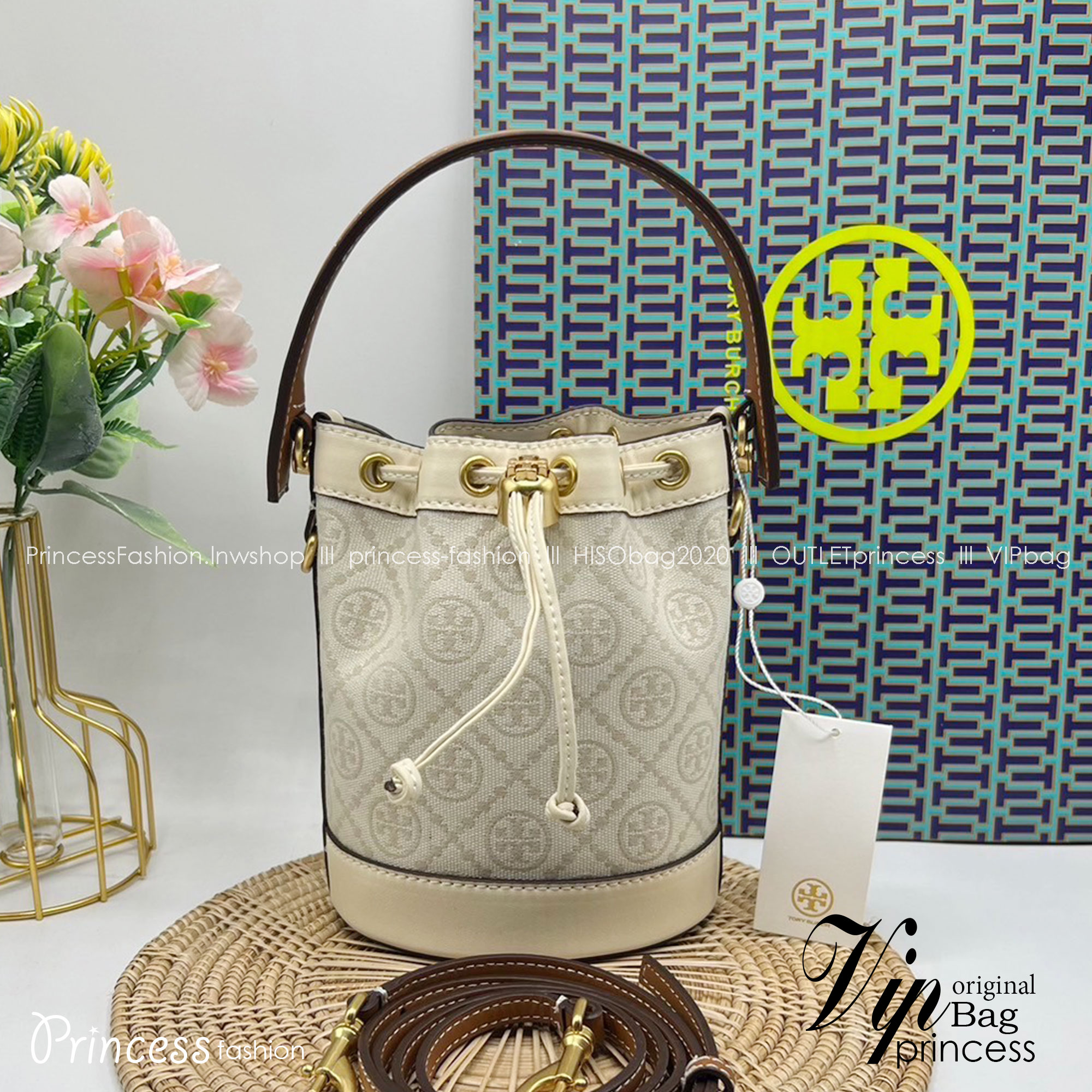 TORY BURCH Mini T Monogram Bucket Bag jacquard black / Tory Mini Bucket Bag กระเป๋าทรงบัคเก็ต ไซส์มินิ สีดำสุดคลาสสิก สีดำคลาสสิก กระเป๋าทรงขนมจีบ รุ่นใหม่ล่าสุด วัสดุผ้าแจคการ์ด ตัดขอบหนังสวย