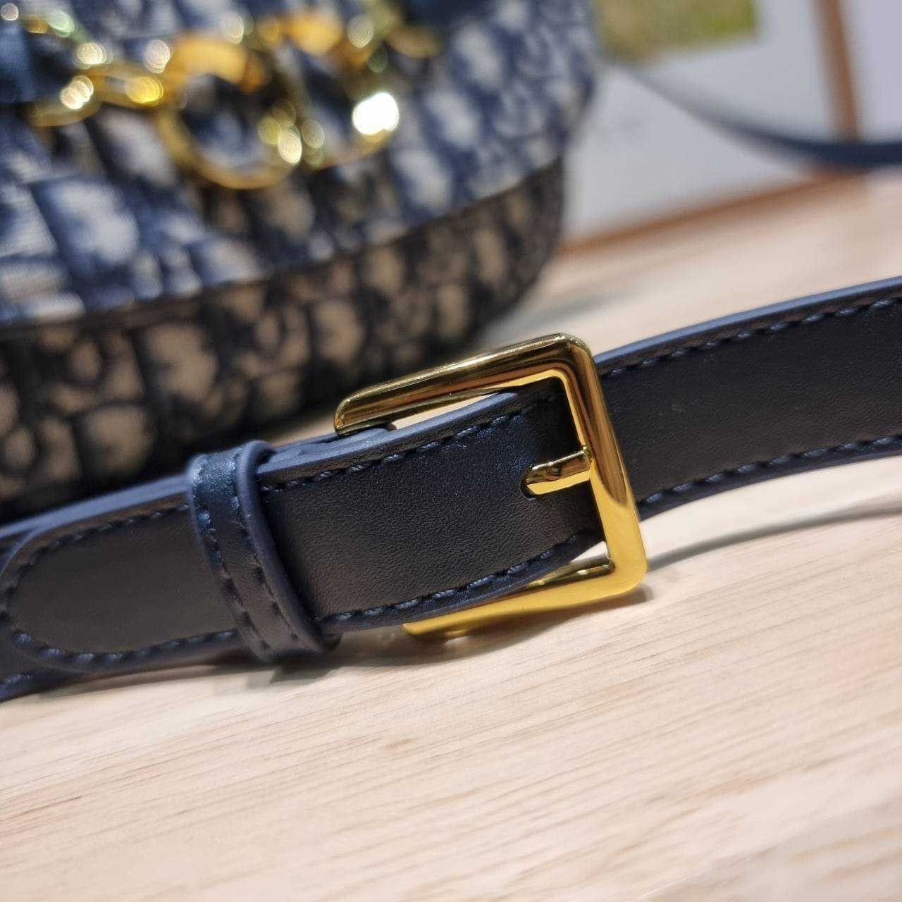 Small CD Besace Bag Blue Dior Oblique กระเป๋าสะพายทรงสวย ดีไซน์โลโก้โดดเด่นและหรูหรา