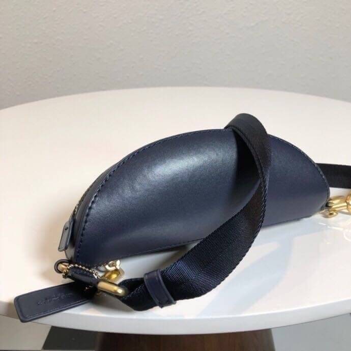 LIMITED EDITION !! COACH BELT BAG IN SIGNATURE WITH REXY BY GUANG YU กลับมาอีกครั้งกับ Coach X Disney สวยงามมากๆค่ะ คาดอก คาดเอวได้ ลาย C ตัดขอบหนังเรียบ มีช่องซิปทั้งหน้า//หลัง ใส่มือถือได้ทุกรุ่น;พาสปอร์ตได้ ;กระเป๋าเงินใบกลางได้;อื่นๆจำเป็นได้ครบค่ะ.