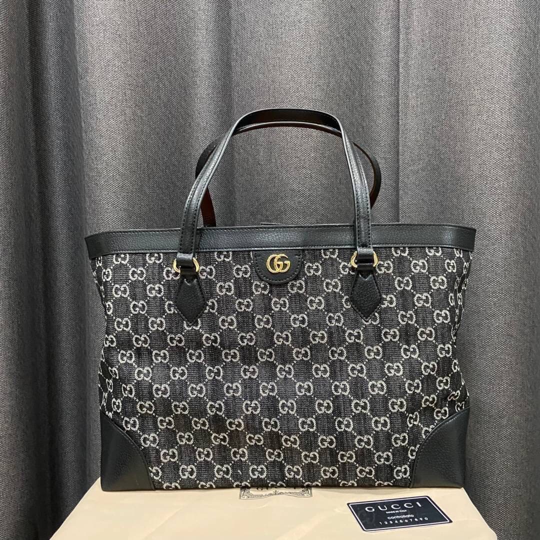 GUCCI Ophidia medium tote with Web / GUCCI Shopping Bag เกรดออริจินอล กระเป๋าสะพายทางโท้ทใบใหญ่ ดีไซส์ร่วมสมัยลวดลาย GG โมโนแกรมที่นำเสนอพร้อมความรู้สึกร่วมสมัยผ่านการใช้ผ้าเดนิมสีดำและสีขาวงาช้าง ภาพถ่ายจากงานขายจริง ใช้งานต่างประเทศได้