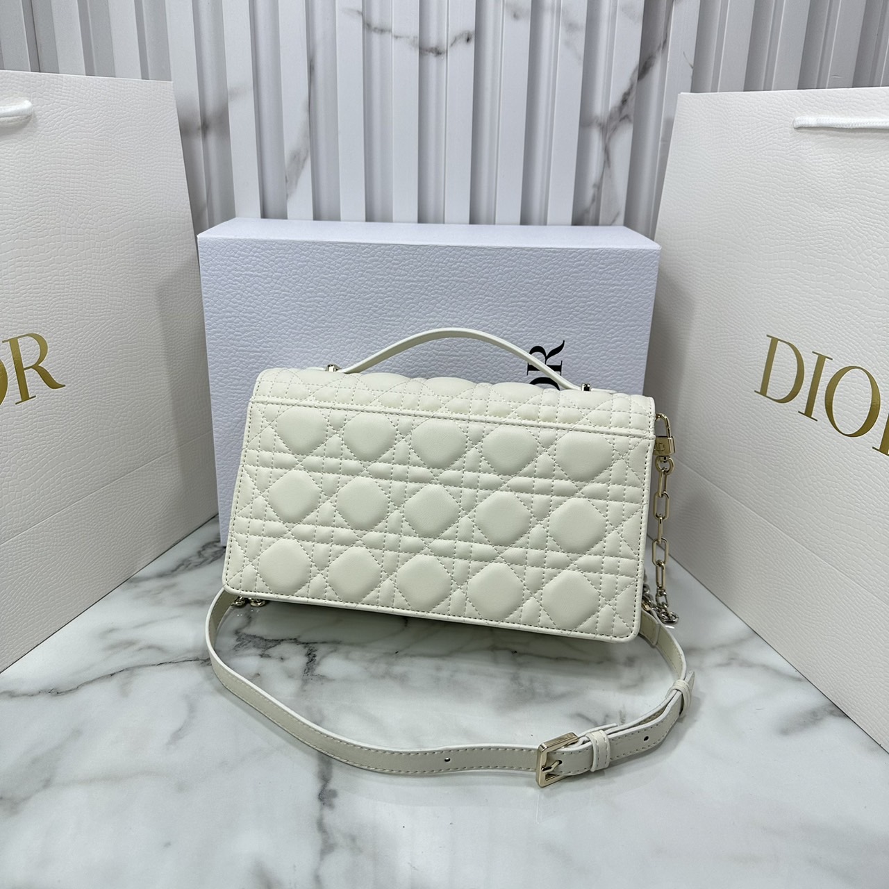 9.5" DIOR My Dior Mini Bag / Dior Clutch Bag กระเป๋าสะพายทรงคลัชทันสมัย หรูหราสง่างาม จะถือหรือสะพายก็ดูดีมีระดับ เกรดออริ 1:1 ใช้งานต่างประเทศได้