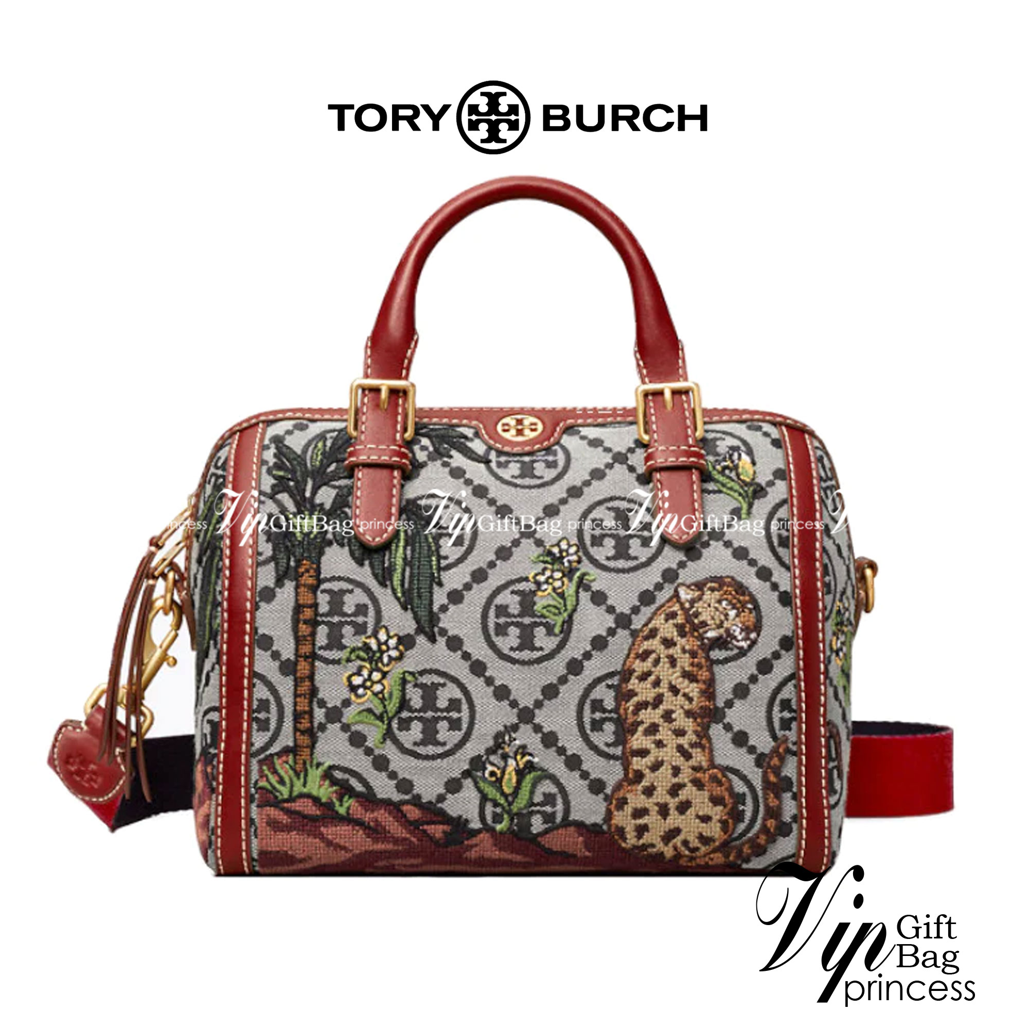 TORY BURCH T MONOGRAM JACQUARD EMBROIDERED DUFFLE คอลใหม่ล่าสุด สวยพร้อมเสิร์ฟแบบไม่ต้องรอพรีฯ ลายโมโนแกรมสุดคลาสสิคที่ถูกดีไซน์รังสรรค์ด้วยงานปักสุดชิค น่าใช้ใจฟูแค่แรกเห็น!! วัสดุ jacquard woven สลับหนังแท้ หูจับในตัว และพร้อมไปเลยกับสายสะพายข้าง ที่จะถ