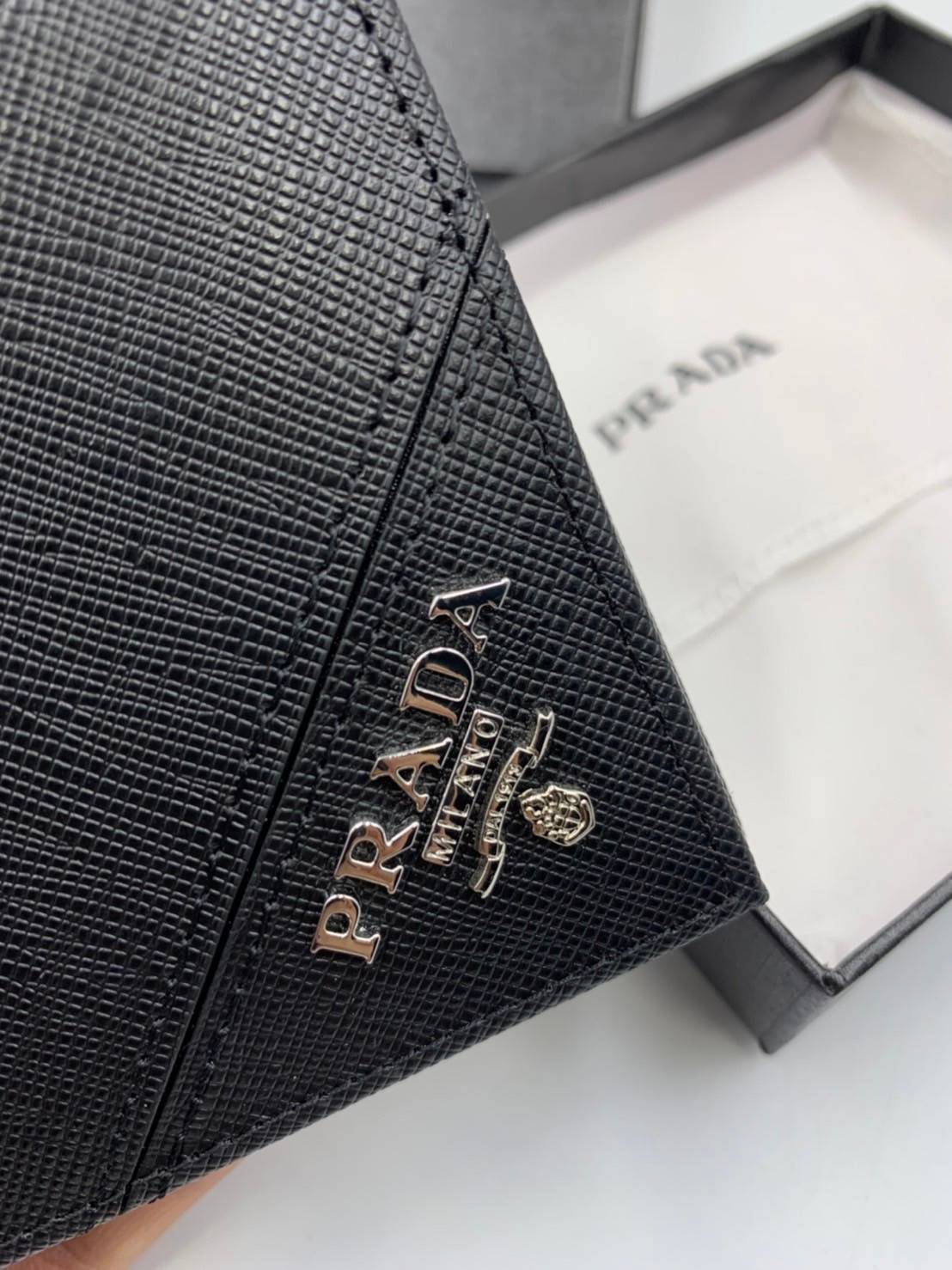 VIP หนังแท้ 】PRADA Saffiano Bifold Wallet logo plaque bi-fold men wallet