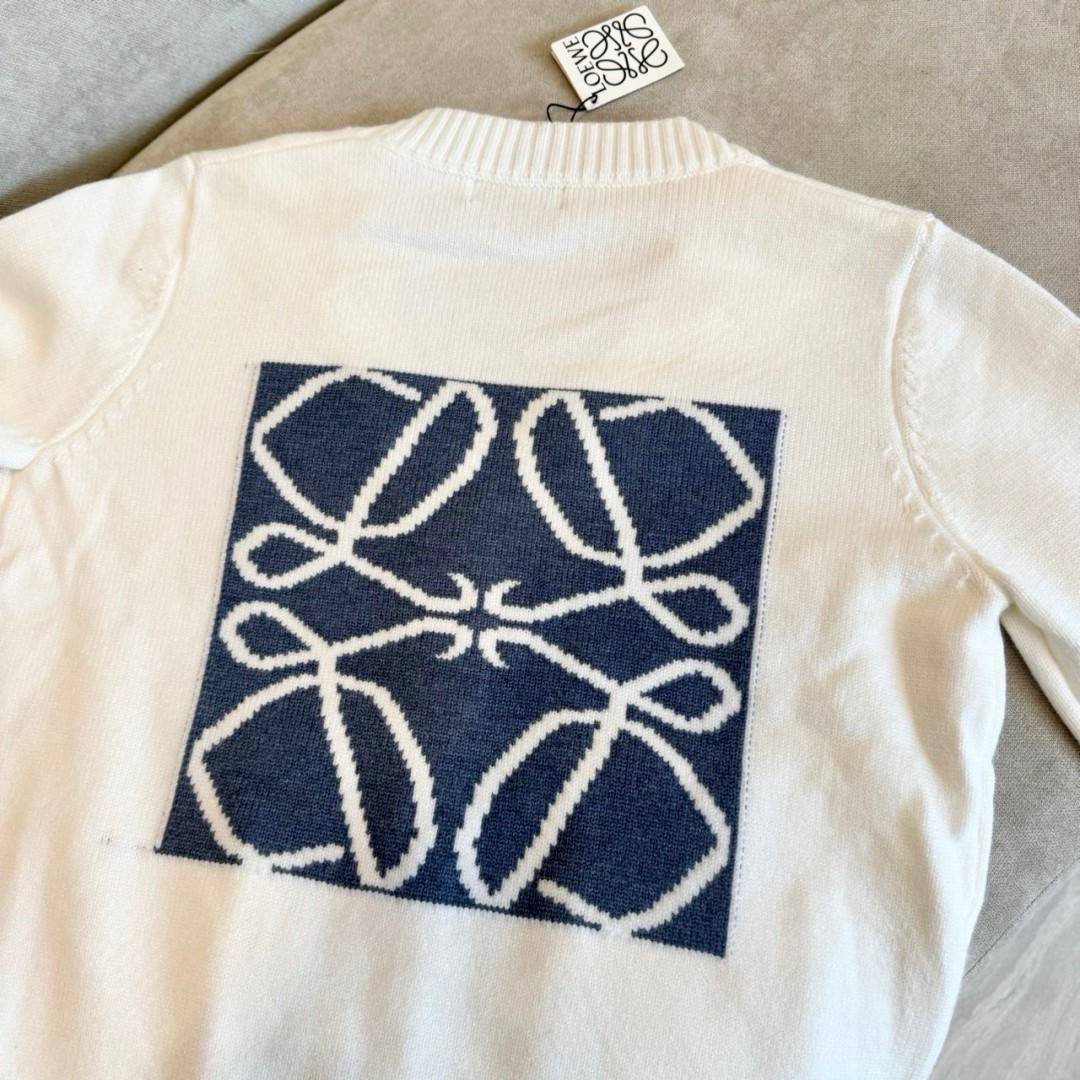 TOP ORI | LOEWE CARDIGAN เสื้อสเวตเตอร์งานแบรนด์เนื้อผ้าอย่างดีงานนำเข้าจากโรงงานเทียบแบรนด์ เกรดท็อปออริจินอล เกรดดีสุด เทียบแท้ พร้อมป้ายแท็ก ภาพถ่ายจากงานขายจริง