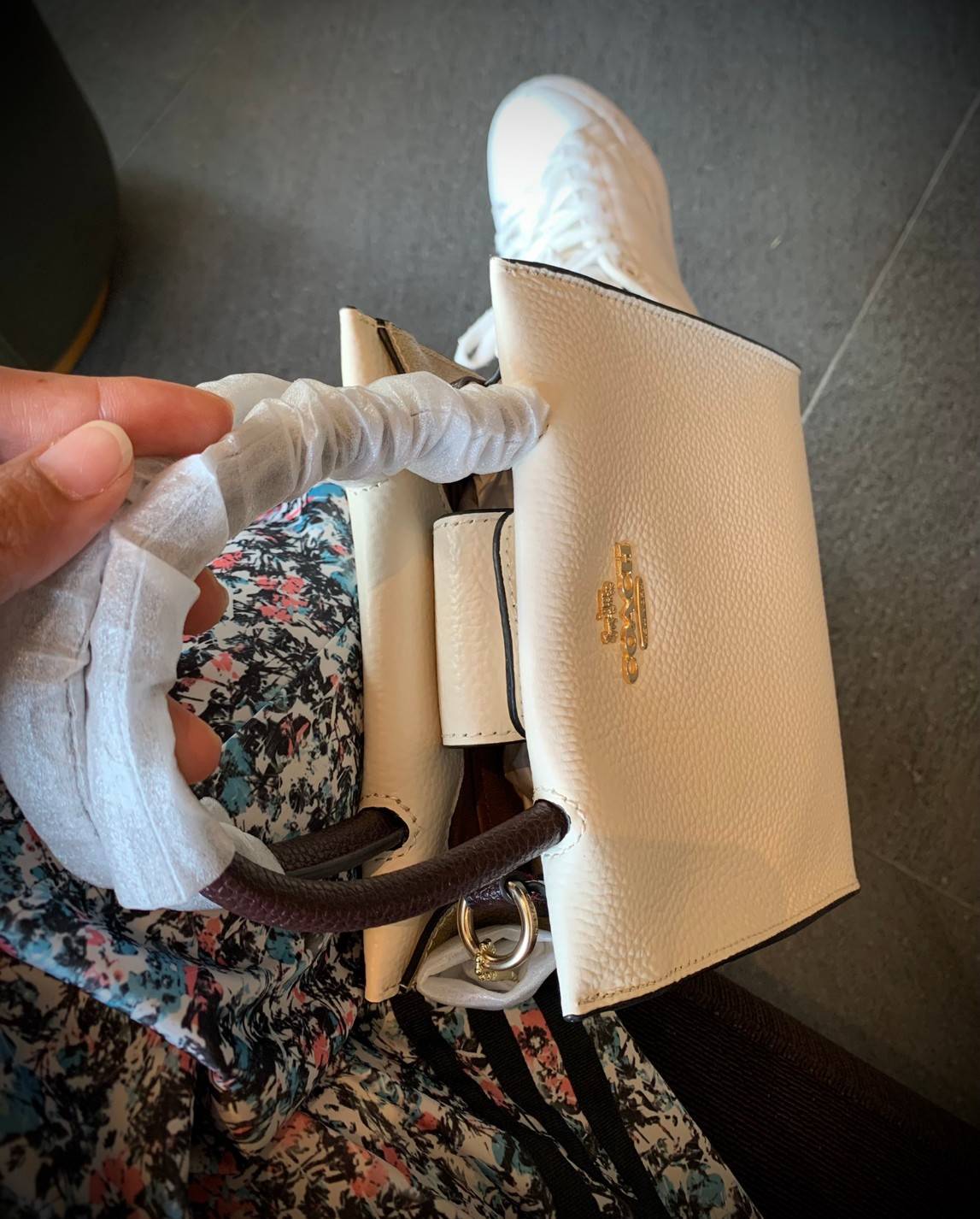 OUTLET COACH MINI CALLY CROSSBODY IN SIGNATURE ((5693//2134//2183)) พร้อมส่งที่ไทยทันที! กระเป๋าสะพายครอสบอดี้ร์ หนังแท้นิ่มอย่างดีค่ะ