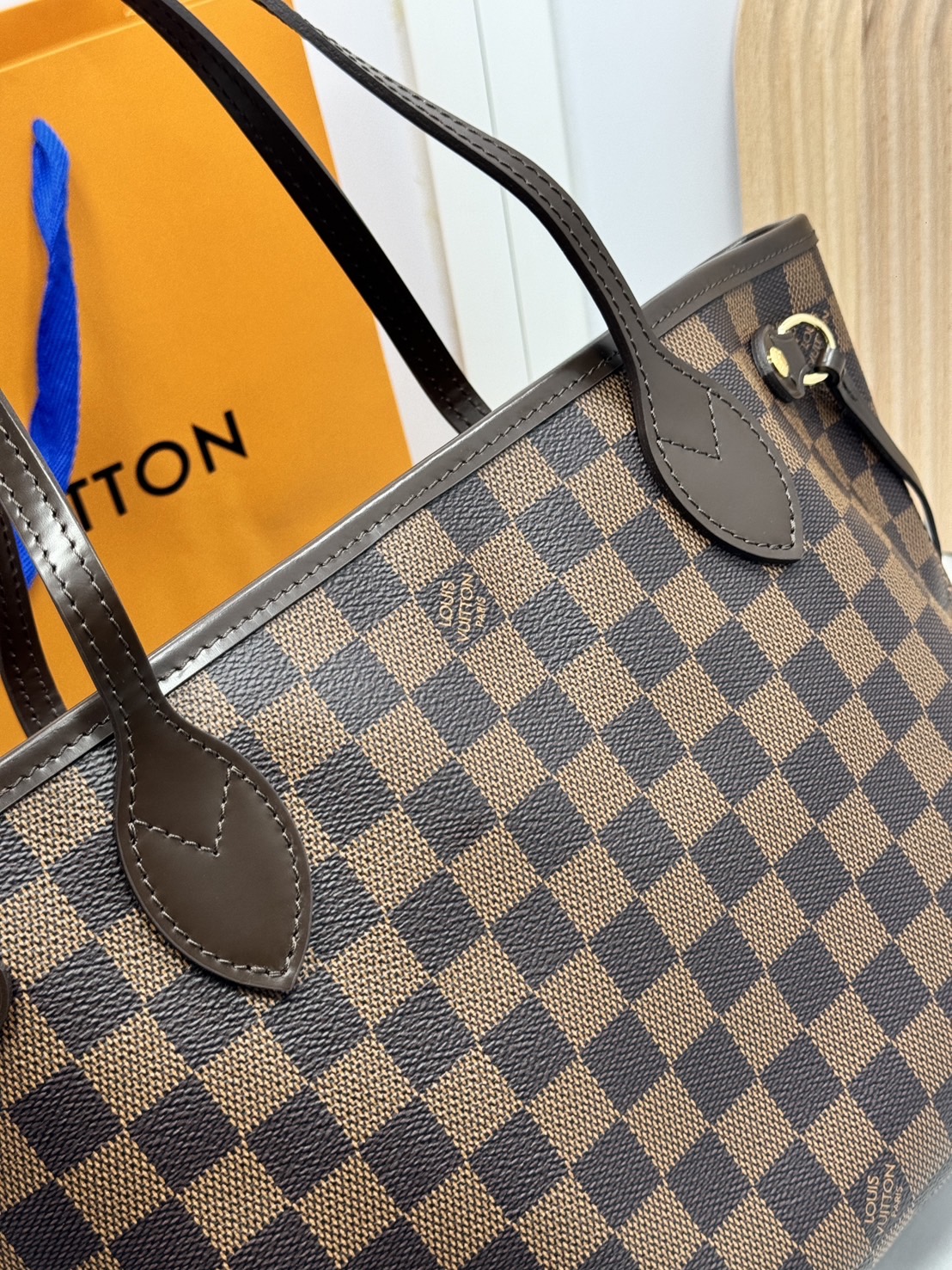 TOP ORI หนังแท้ | LV Neverfull PM bag Monogram Canvas กระเป๋าสะพายทรงโท้ท PM ดีไซน์คลาสสิกเหนือกาลเวลาเข้ากับดีเทลที่สืบทอดมายาวนาน Monogram แคนวาสแต่งขอบหนัง ดีไซน์พื้นที่ด้านในกว้างทว่าดูเพรียวบาง