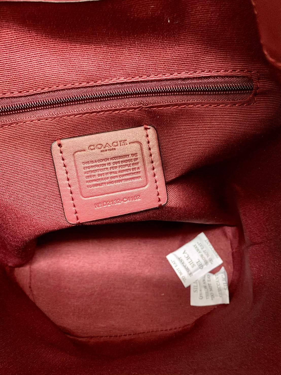 สวยหรู ดูดีมากๆ บอกเลย ไม่มีคือพลาดจร้าา! COACH DEMPSEY DRAWSTRING BUCKET BAG ((C4100//C4102)) พร้อมส่งที่ไทยอีกครั้ง! กระเป๋าทรงขนมจีบ หนังแท้นิ่มสวยมากๆค่ะ จุดเด่นด้านหน้าปั้มโลโก้แบรนด์ ปากกระเป๋าแบบหูรูดใช้งานง่าย ภายในสามารถใส่ของจำเป็นในชีวิตประจำวั