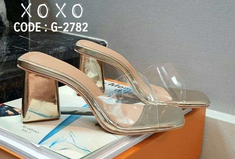 รองเท้างานสวม คัชชู สวย เรียบหรู ด้านบนคาดพลาสติกใสเนื้อนุ่ม ส้นทรง 3 เหลี่ยม สวย เก๋ ไม่เมื่อยเวลาใช้งาน ใส่สบาย แมทส์ชุดง่าย วัสดุหนังกระจกสีเมทัลลิค