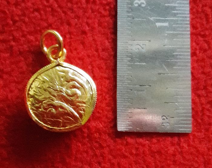 สินค้าหมดค่ะ ล็อกเก็ตในหลวงพื้นสีฟ้าเลี่ยมทองไมครอนค่ะ