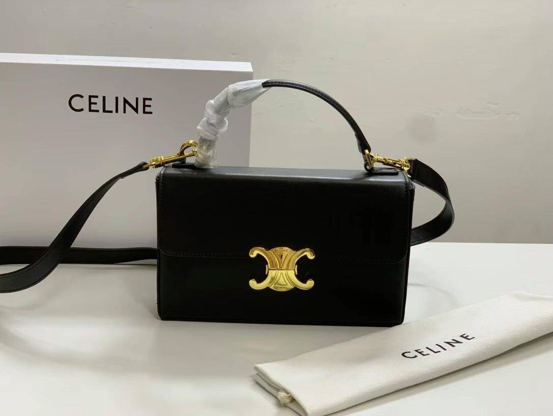 ORIGINAL🥂 Celine Triomphe shoulder handbag Bag / Celine box triomphe in Natural Calfskin Tan กระเป๋าสะพายเรียบหรูและดูทันสมัยใบนี้ออกมา ให้คุณเลือกสะพายในชีวิตประจำวันเข้ากับการแต่งตัวสบาย ๆ