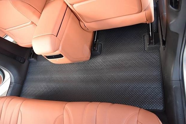 ยางปูพื้นรถยนต์ AION V พรมกระดุมเล็ก ไอออน วี สีดำ เข้ารูป ในรถ รวมท้าย 4ชิ้น