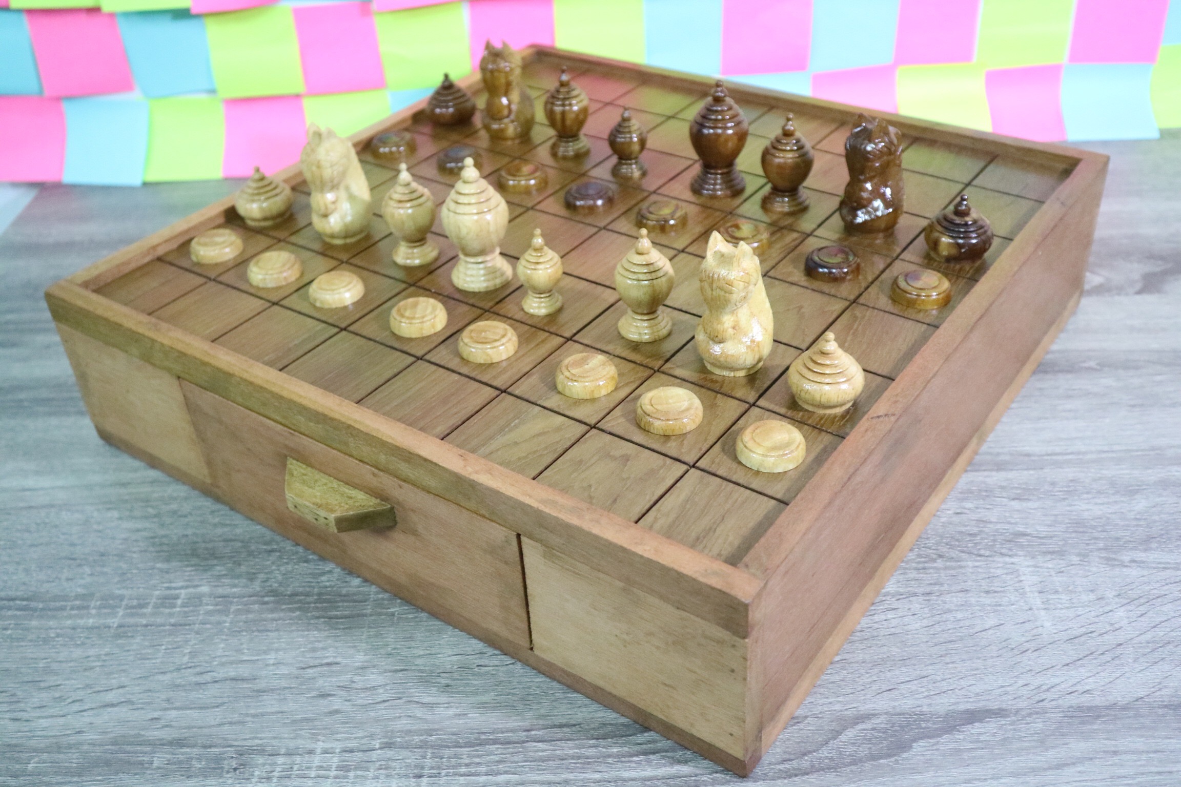 ชุดหมากรุกไทยกระดานลิ้นชักพร้อมตัวหมากรุกชุดคาณฑีวะ