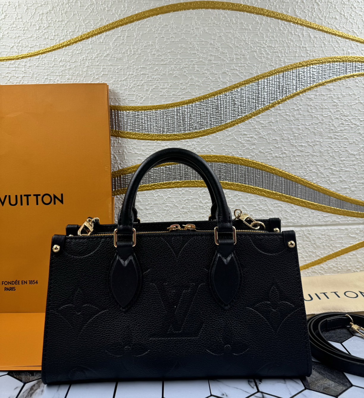 LV OnTheGo East West กระเป๋าทรงโท้ทดีไซน์ใหม่ สัดส่วนลงตัวงดงาม เกรดออริ 1:1 สลับแท้