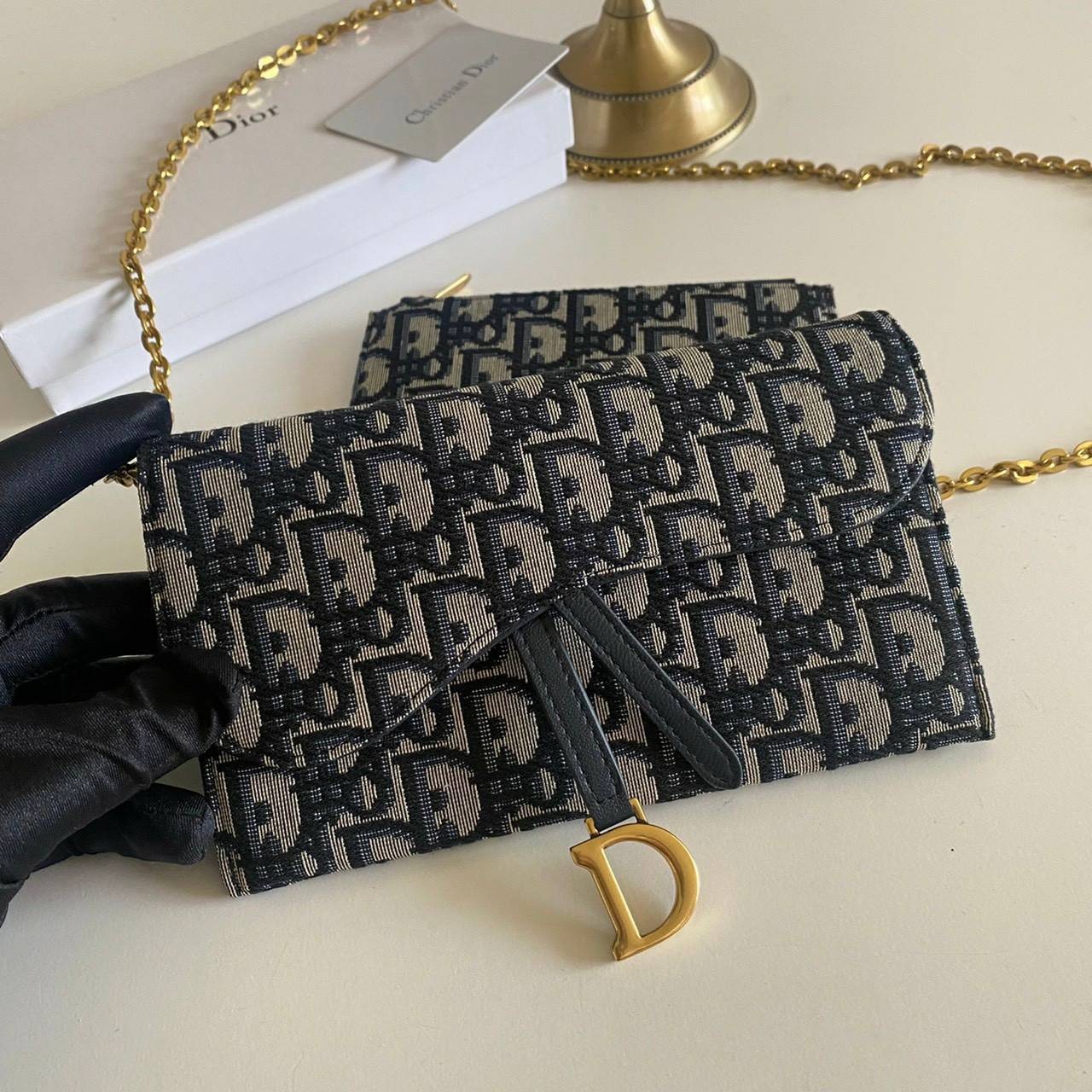 หนังแท้ DIOR SADDLE WALLET ON CHAIN Blue Dior Oblique Jacquard พร้อมส่งที่ไทย งานหนังแท้และผ้าแจ็คการ์ด เกรดเทพออริจินอล ภาพสินค้าถ่ายจากงานขายจริง ใช้งานต่างประเทศได้