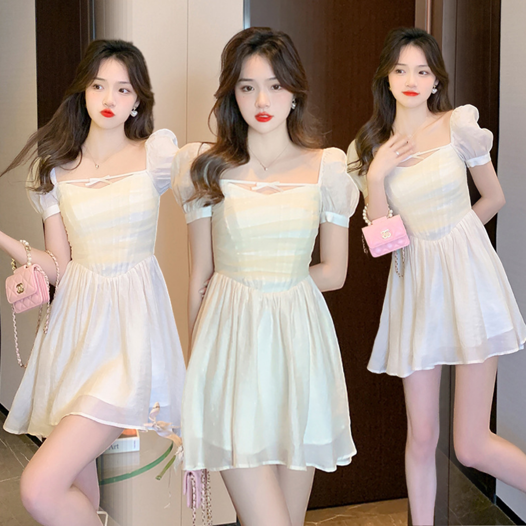 พร้อมส่ง 📝🎅🏻 Soft cake dress เดรสสีครีมตัวสั้นแต่งแขนตุ๊กตา (37829)