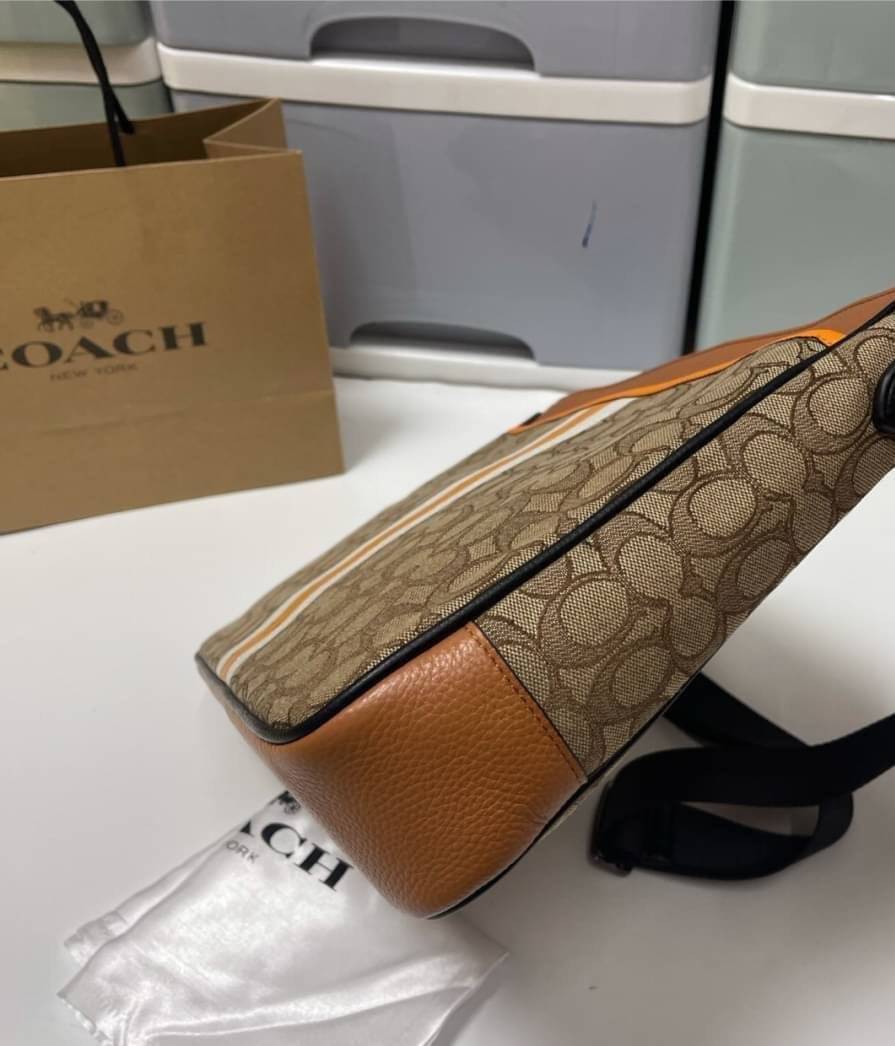 COACH Thompson Crossbody In Signature Jacquard With Varsity Stripe C5291 มี 2 สี พร้อมส่งที่ไทย
