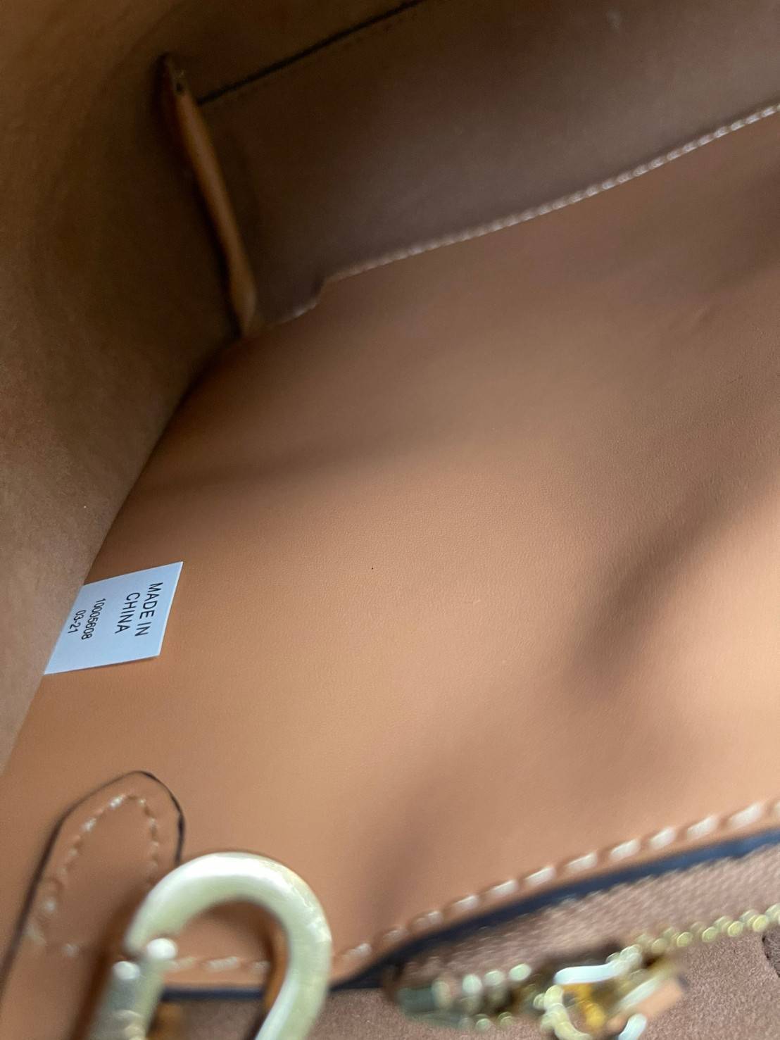 ของแท้ 💯% Tory burch perry monogram jacquard small triple compartment tote ครั้งแรกกับลายโมโนแกรม ที่ได้รับแรงบันดาลใจมาจากโลโก้สุดคลาสสิกในกระเป๋าทรงtote bag T Monogram