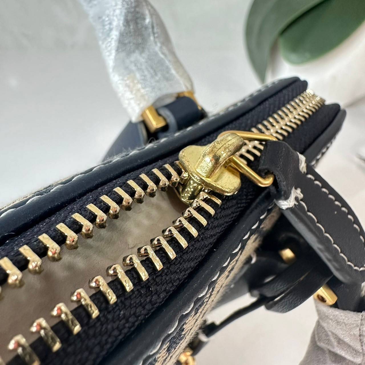 TORY BURCH MINI PEBBLED SWING BAG / Tory Mini Swing Bag in Pebbled Leather / T Monogram Jacquard Swing Bag กระเป๋าสะพาย คอลเลคชั่นใหม่ล่าสุดดีไซน์สุดคลาสสิก รูปทรงโดม