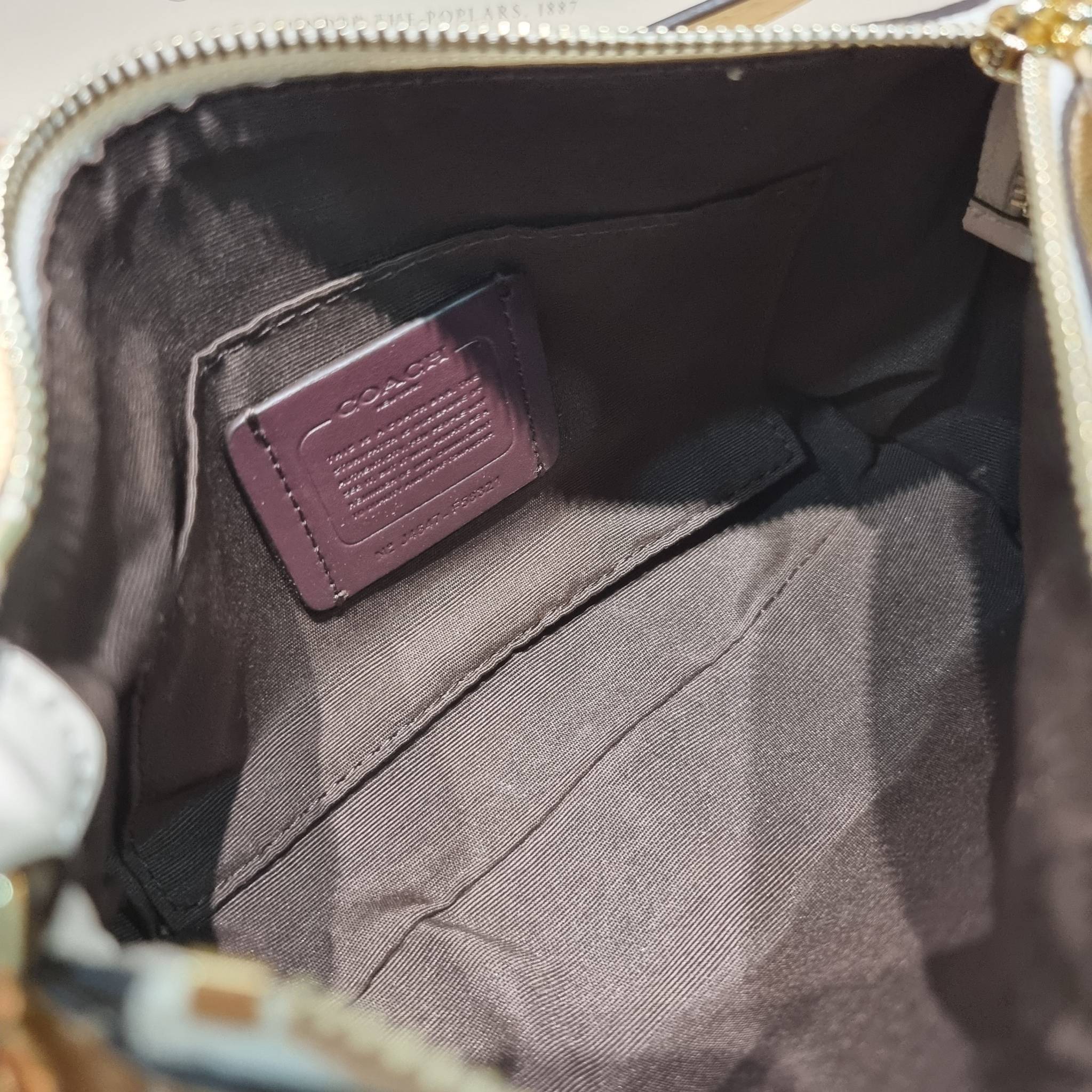 COACH TOP HANDLE POUCH F58321 พร้อมส่ง 9 สี กระเป๋าทรงพอช ยอดฮิต ยกขึ้นแท่น ด้วยดีไซน์ที่ออกมาให้ใช้งานได้ง่าย ขนาดกำลังเหมาะ