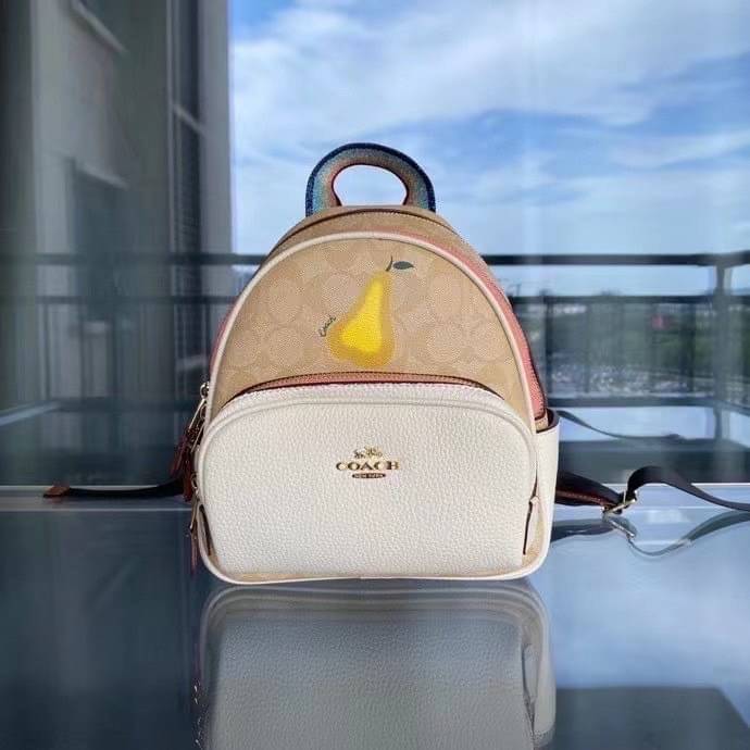 COACH Mini Court Backpack In Signature Canvas With Butterfly / With Radish C8259 C8257 🌈ต่อกันเลย สวยกันก่อน วางน้องไม่ลงเลยจริงๆค่าา😍 พร้อมส่ง! ยังไม่เข้าไทย กับกระเป๋าสะพายหลังแบบมีหูหิ้วในตัว บอกก่อนเลยว่าหนังของน้องทั้งนิ่ม ทั้งสวย อย่