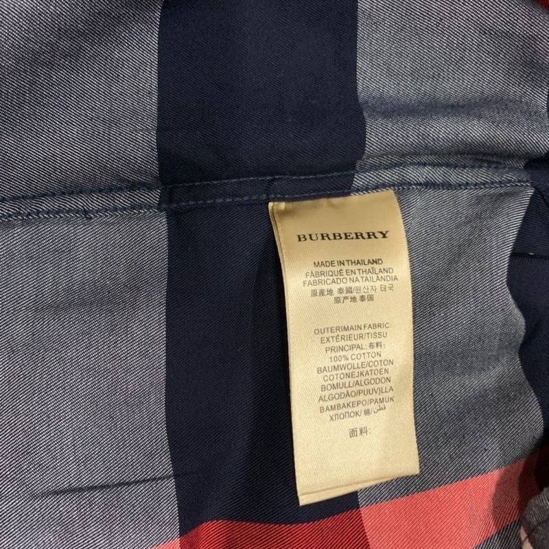BURBERRY SHIRT / BURBERRY SHORT SLEEVE VINTAGE CHECK SHIRT เสื้อเชิ้ตแขนสั้นแบรนด์เบอเบอรี่ ลายสก็อตสุด classic เรียบหรู ดูดี ภูมิฐานมากๆค่ะ สินค้านำเข้าคุณภาพเทียบแท้ งานสวยเทพ เนื้อผ้าอย่างดี เป๊ะมาก รับประกันความพอใจเลยนะคะ ใส่เป็นเชิ้ตติดกระดุมเนี๊ยบๆ