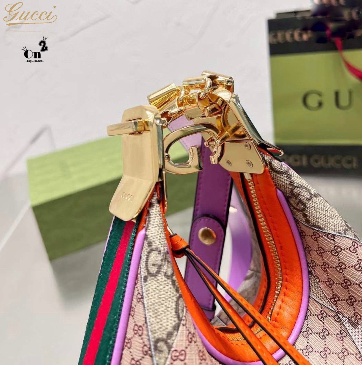 Gucci Attache shoulder bag มาใหม่ชนช้อป สวยหรู หรูหราเหนือกาลเวลาในคอลเล็กชั่น Gucci Love Parade ใบนี้ดารา เซเลป เลือกถือคือเริ่ดมาก จะลุคคูลๆเท่ๆหรือสวยหรูดูแพงก็ได้หมด แมทง่ายใช้ได้ Everyday Look ราคาสุดคุ้มเลยค่า