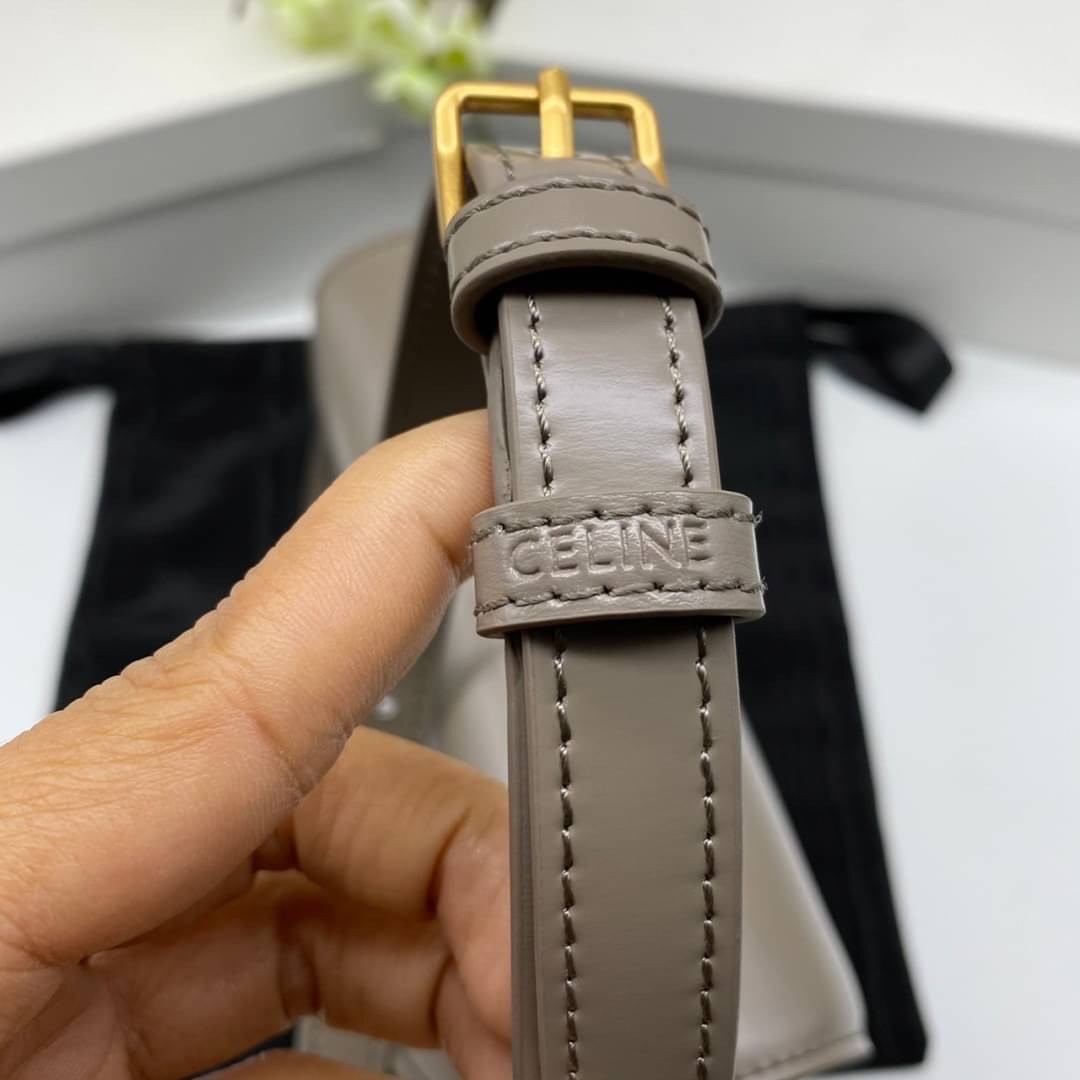 TEEN 18cm : CELINE TEEN TRIOMPHE BAG IN SHINY CALFSKIN / Celine Triomphe Bag / Celine Bag พร้อมส่ง 7 สี เกรดออริ 1:1 กระเป๋าแบรนด์หรูที่ควรมีแห่งปี รูปทรงสี่เหลี่ยมรุ่นฮอตฮิตของเหล่าดาราและเซเลบทั้งหลาย ดีไซต์เรียบหรู