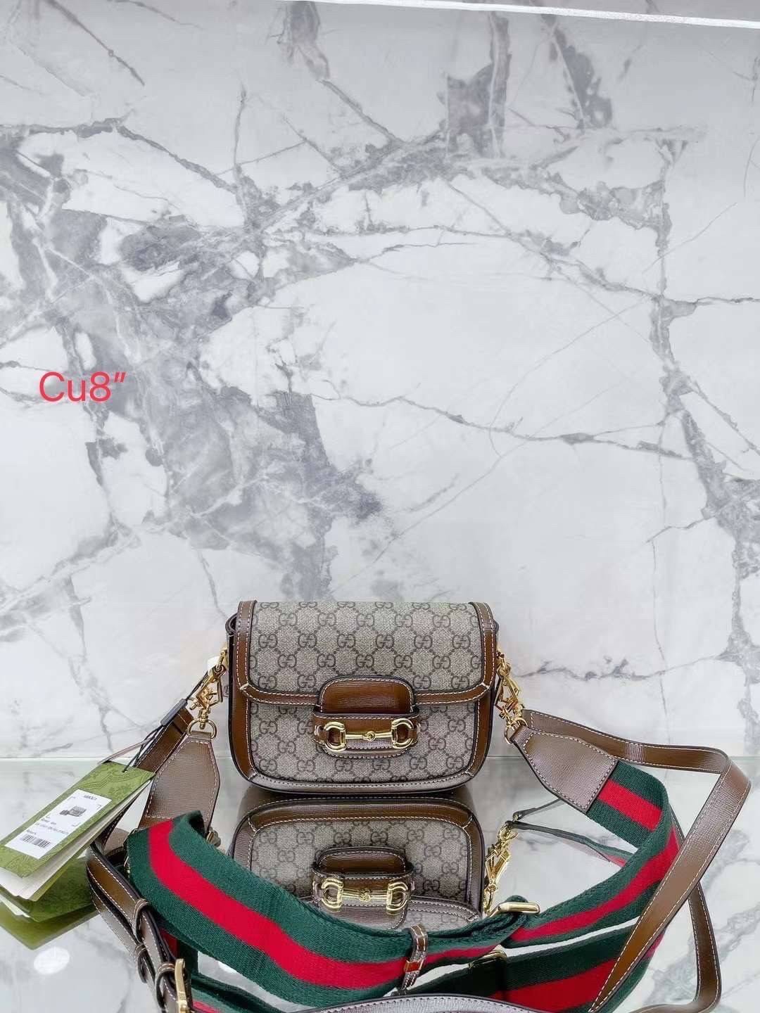GUCCI HORSEBIT 1955 MINI BAG เกรดออริจินอล กระเป๋าสะพาย crossbody รุ่นฮิต สุดหรูหรา คลาสสิค จุของสำคัญได้เยอะ มาพร้อมสายสะพายยาว 2 เส้น สามารถ ปรับระดับได้ ถอดออกได้ รุ่นนี้ใช้งานดีมาก บอกต่อกันถึงที่สุด ใช้ได้ทุกโอกาส เป็นอีกรุ่นที่โดดเด่นมากๆ