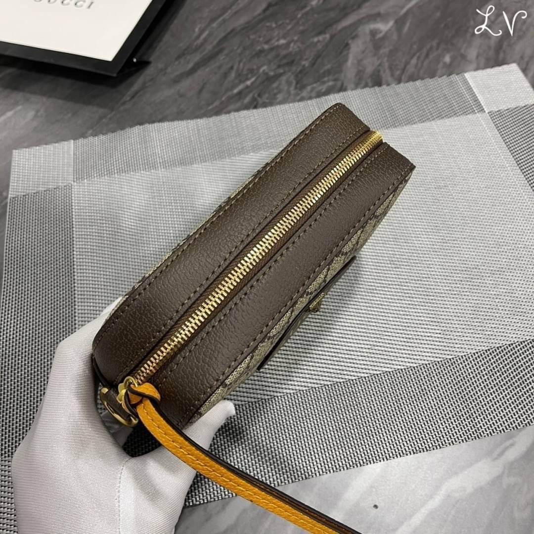 GUCCI Neo Vintage GG Supreme messenger bag กระเป๋าสะพายรุ่น unisex ไซส์มินิ ใช้ได้ทั้งชายหญิง วัสดุแคนวาสอย่างดี จุของได้เยอะ ใช้เป็น every ได้เลย ภาพถ่ายจากงานขายจริง ใช้งานต่างประเทศได้