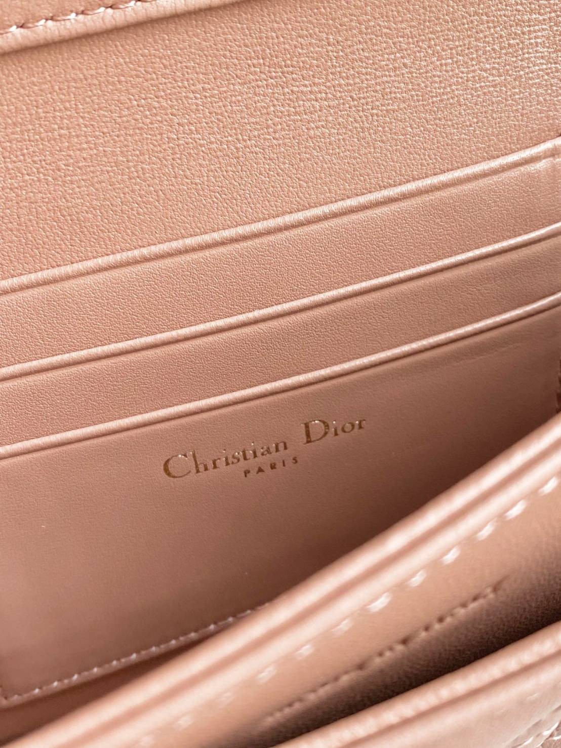 DIOR LADY DIOR TOP HANDLE CLUTCH เกรดเทพออริจินอล Rose Des Vents Cannage Lambskin หนังแท้ งานดีสุด ภาพถ่ายจากงานขายจริง ใช้งานต่างประเทศได้