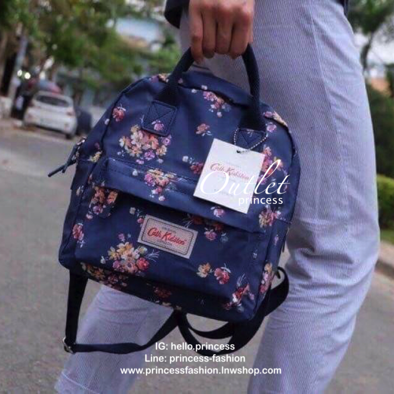 Cath Kidston Multi Strap Backpack กระเป๋าสะพายเป้รุ่นมินิ แบรนด์ดังสไตล์วินเทจสุดฮิต วัสดุ Canvas เคลือบกันน้ำสามารถเช็ดทำความสะอาดง่าย เปิดปิดกระเป๋าด้วยซิปสะดวกใช้ ด้านหน้าประดับโลโก้แบรนด์สวยโดดเด่น พร้อมช่องซิปด้านหน้ากระเป๋าอีกหนึ่งช่องใช้งาน ด้านในโ