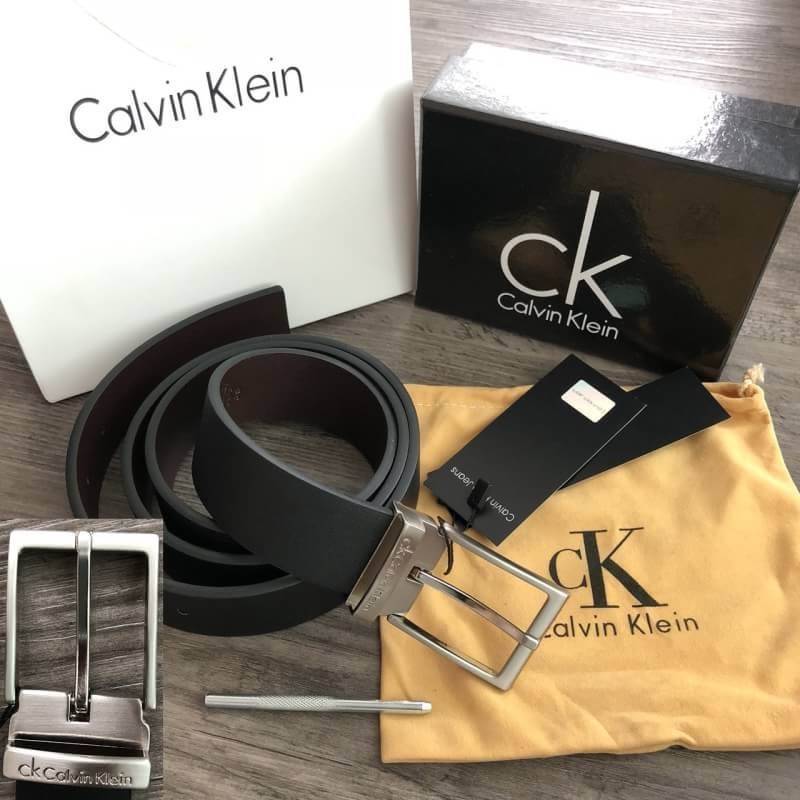 Calvin Klein Belt เข็มขัดคุณผู้ชายหนังเรียบ ใช้ได้ 2 ด้าน จะมอบเป็นของขวัญหรือใช้เองก็แนะนำค่ะ อุปกรณ์ : ที่เจาะรูเข็มขัด + ถุงผ้า+ ถุงกระดาษ + กล่องแบรนด์