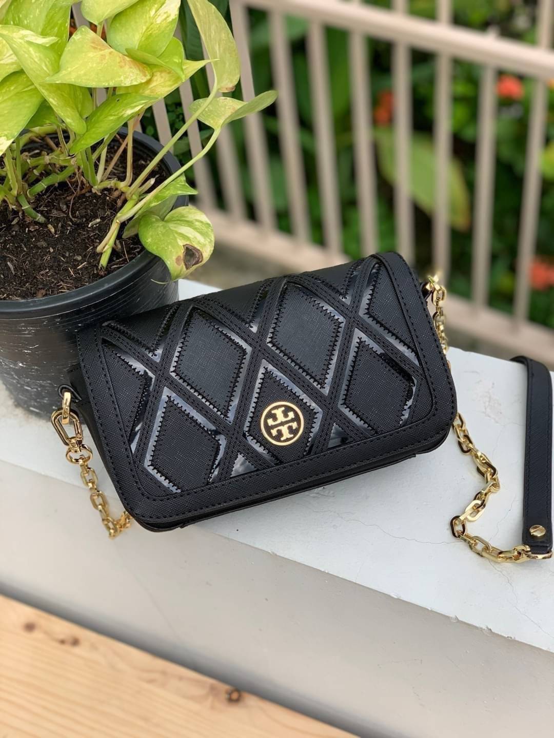 ของแท้ 💯% 】Tory Burch Shoulder Bag Robinson Patchwork Mini Chain กระเป๋าสะพายทรงครอสบอดี้ ที่ดูเรียบง่ายแต่ยังคงเสน่ห์ความเป็นTory ด้วยโลโก้ที่เป็นซิกเนเจอร์