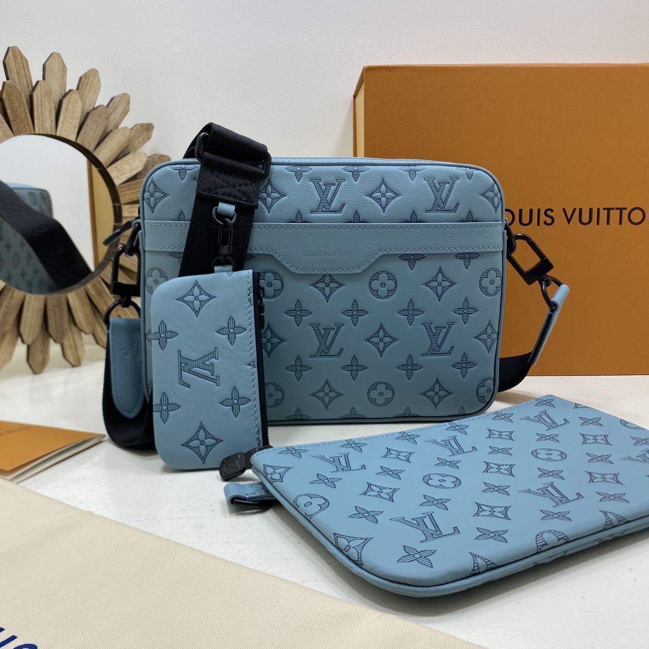 TOP ORI หนังแท้ | LV Trio Messenger Bag กระเป๋าสะพายทรงแมสเซ็นเจอร์ Monogram Shadow Sky Blue ดีไซน์ทันสมัยในโทนสีสปอร์ต เอกลักษณ์ของความหรู ไฮคลาสอย่างลงตัว