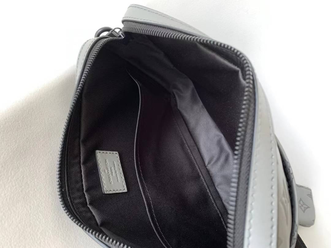 LV Duo messenger Gray Monogram Shadow เกรดใช้งานสลับใบจริงได้ เทพออริจินอล เนื้องานสวยงาม หนังแท้ ใช้ได้ทั้งชายหญิง ภาพสินค้าถ่ายจากงานขายจริงใช้งานต่างประเทศได้