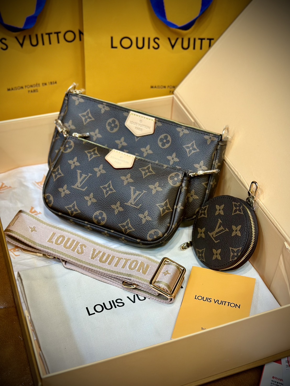 LV Multi Pochette Accessoires Monogram / LV Pochette กระเป๋าสะพายมัลติฟังก์ชั่น สุดฮอต ดีไซน์คลาสสิควินเทจ สะพายปรับลุคได้หลายสไตล์ รับรองคุ้มค่าจริงๆจ้า เกรดออริ เทียบแท้