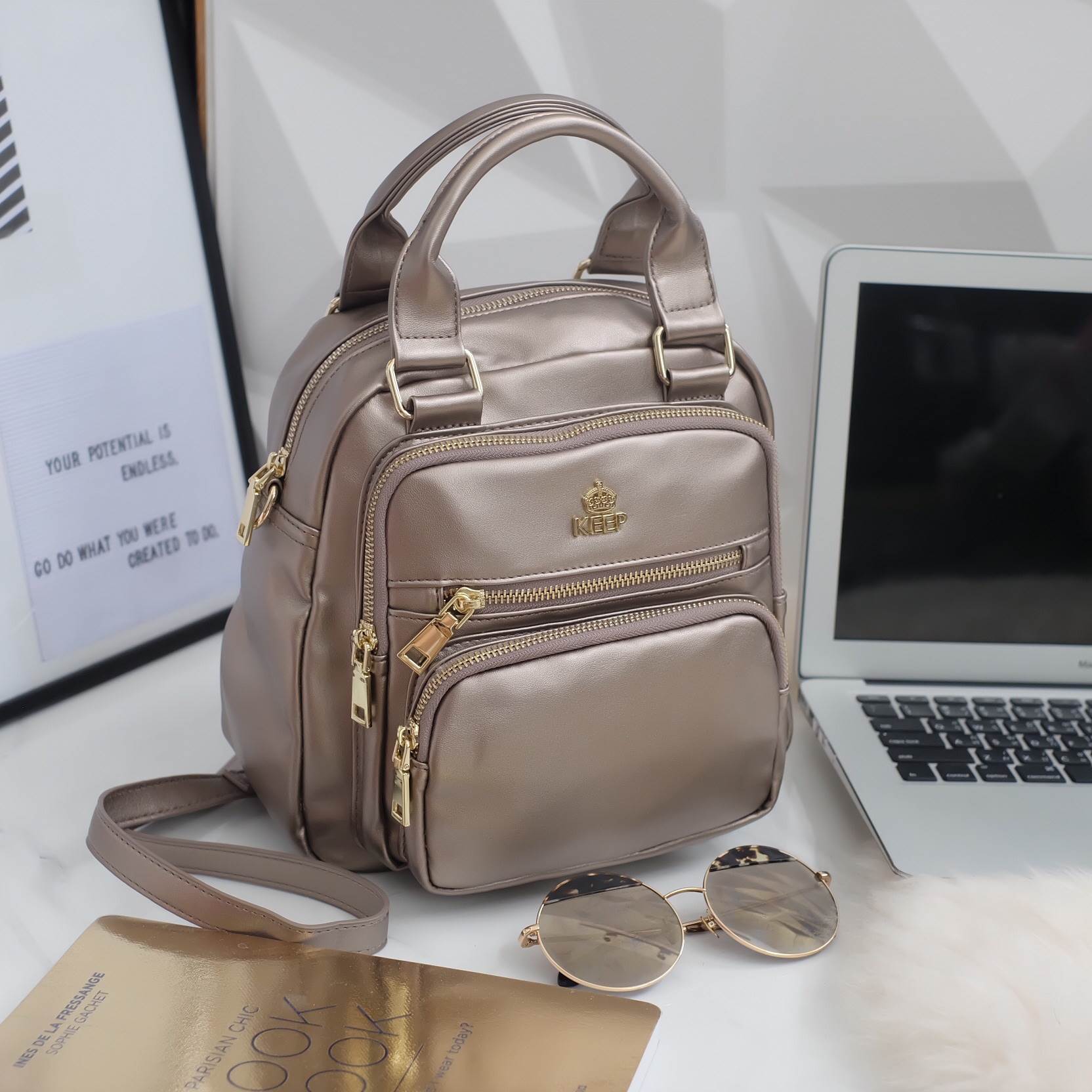 New arrival • KEEP Veeva Backpack • 🎒👟กระเป๋าเป้หนังแกะสังเคราะห์ นิ่มๆ ปรับ ถือ/สะพายได้หลากหลายการใช้งานคะ 👑กระเป๋าเป้สวยๆ 3in1 ปรับการใช้งานได้หลากหลายรูปแบบ ใบนี้ ร้านแนะนำเลยคะ ตัวกระเป๋าเป็นหนังแกะสังเคราะห์ นิ่มมาก น่ำหนักเบ