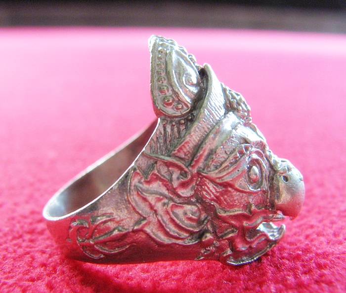 สินค้าหมดค่ะ แหวนเศียรพญาครุฑเนื้อทองขาวมหาอำนาจ โชคลาภ ปลอดภัย พร้อมใบคาถาค่ะ