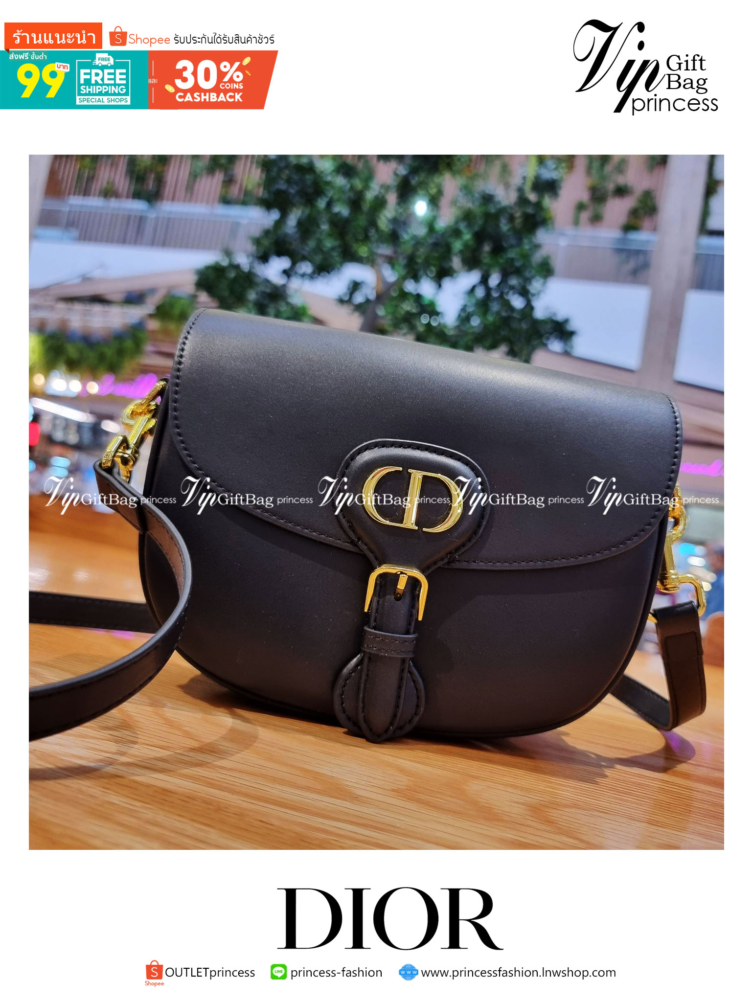 DIOR CD MEDIUM BOBBY BAG กระเป๋าสะพายข้างพรีเมี่ยมกิ๊ฟทรงสวย ดีไซน์ย้อนยุค เป็นเอกลักษณ์ไม่เหมือนใคร เปิด-ปิดด้วยกระดุมแม่เหล็ก ใช้งานง่าย อะไหล่ทองดูหรู ภายในเป็นช่องโล่ง มาพร้อมสายสะพาย crossbody ถอดออกได้ ปรับได้ จะถือเป็นคลัทช์ออกงานก็ได้ สะพายไปทำงาน